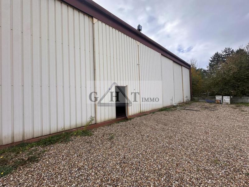 Entrepôt - 860 m²