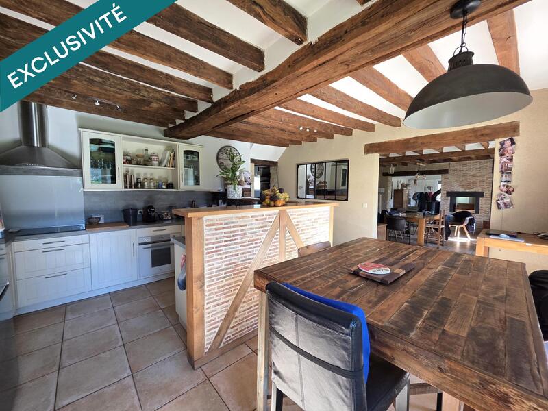 Maison - 270 m² - 10 pièces