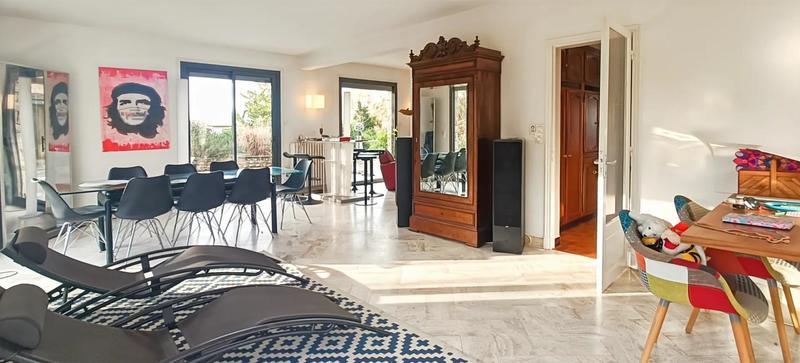 Maison - 360 m² - 10 pièces