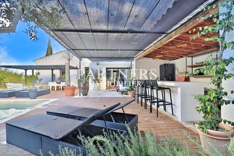 Maison - 220 m² - 7 pièces