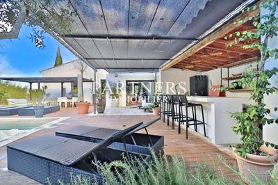 Maison - 220 m² - 7 pièces