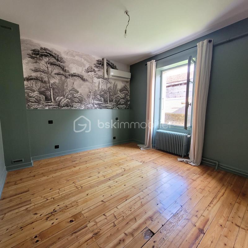 Propriété - 202 m² - 8 pièces