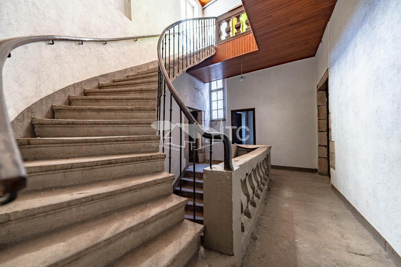 Maison - 265 m² - 12 pièces