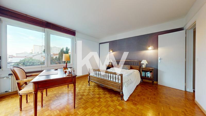 Maison - 270 m² - 8 pièces