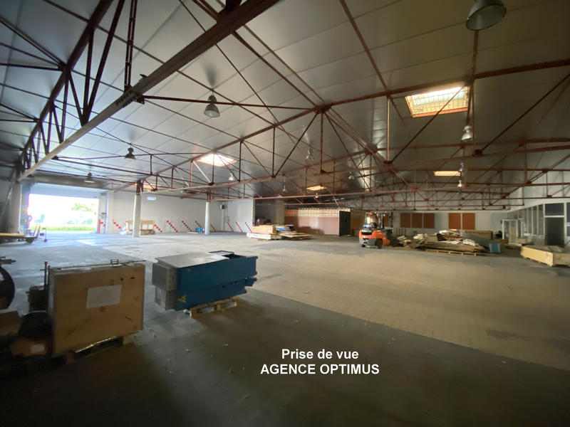 Local commercial - 2 100 m²