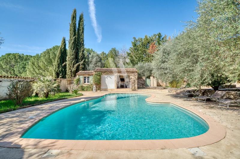 Maison de domaine équestre - 585 m² - 8 pièces