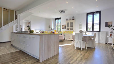 Maison - 247 m² - 6 pièces