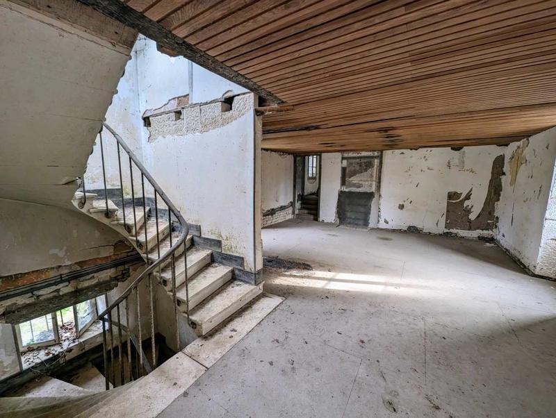 Maison - 237 m² - 8 pièces