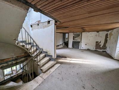 Maison - 237 m² - 8 pièces