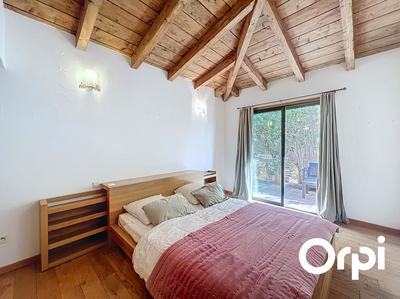 Maison - 239 m² - 8 pièces