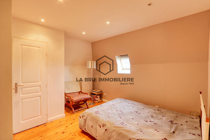 Maison - 235 m² - 9 pièces