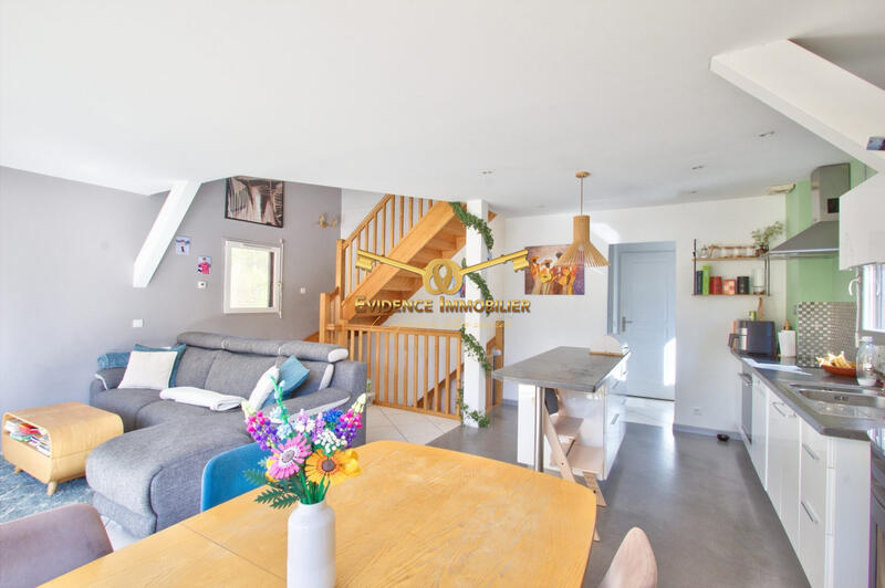 Maison - 98 m² - 5 pièces