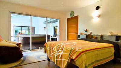 Maison - 263 m² - 7 pièces