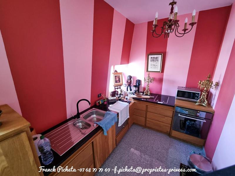 Demeure - 1 000 m² - 17 pièces