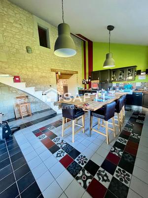 Maison - 224 m² - 7 pièces