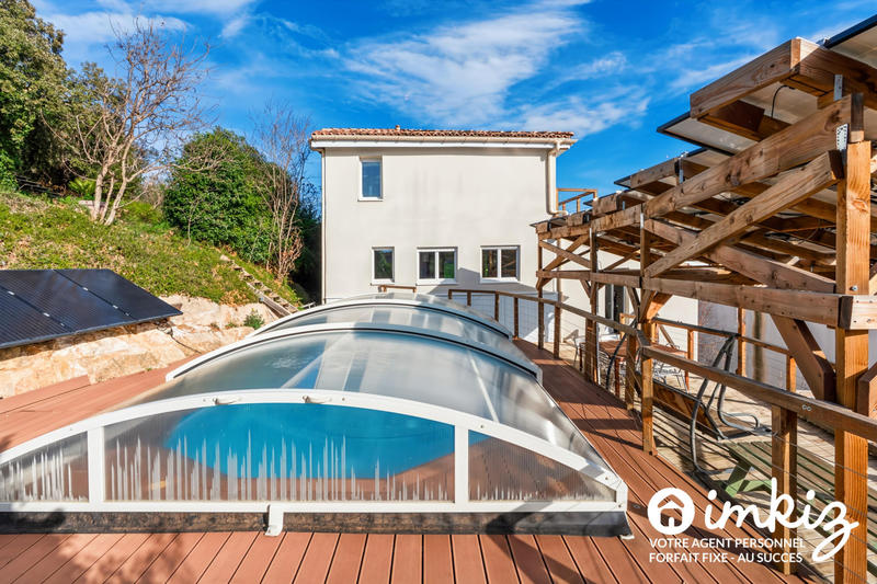 Maison - 290 m² - 10 pièces