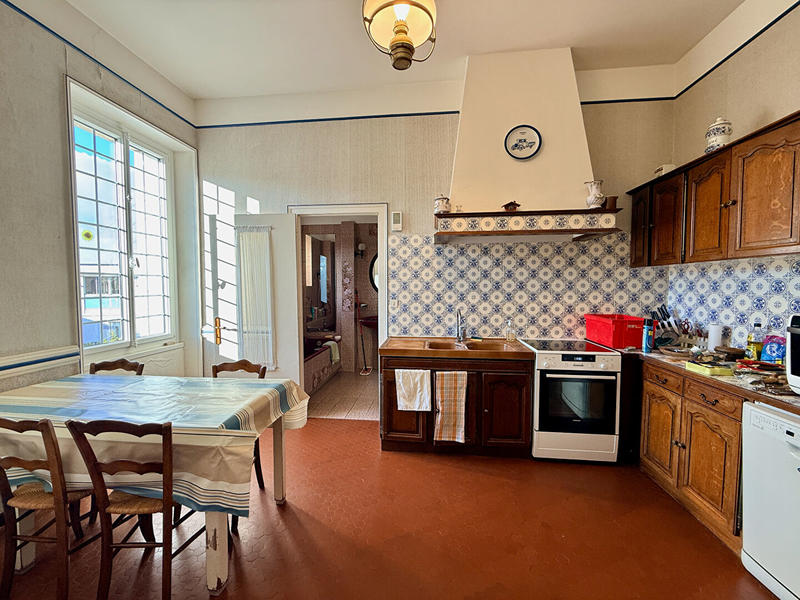 Maison - 360 m² - 10 pièces