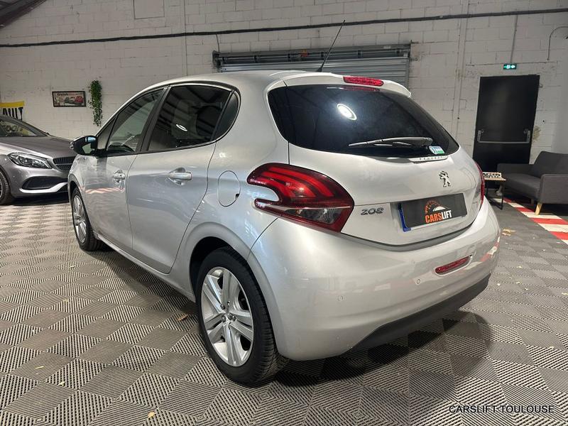 Peugeot 208 1.2i Vti 82cv Style - Distribution Faite