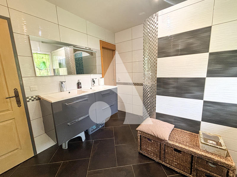 Maison - 200 m² - 4 pièces