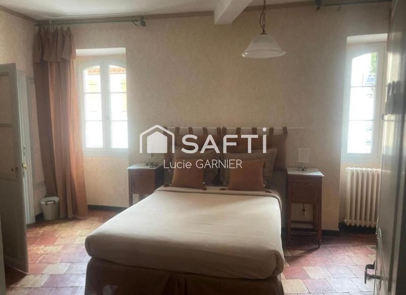 Maison - 300 m² - 13 pièces