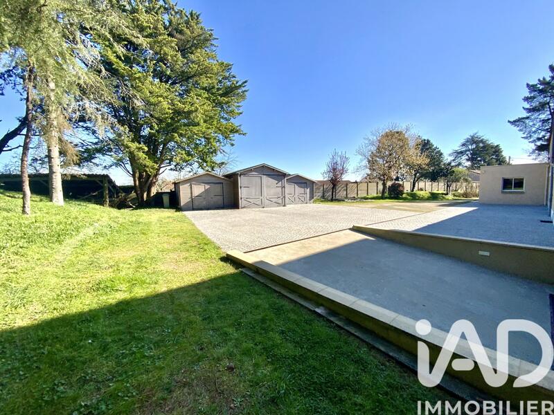 Maison - 525 m² - 12 pièces