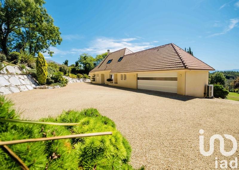 Maison de maîtres - 240 m² - 6 pièces