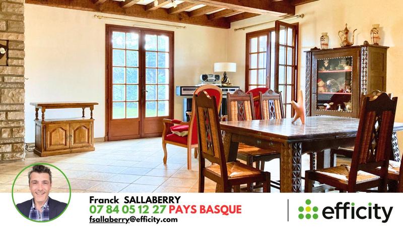 Maison - 203 m² - 8 pièces