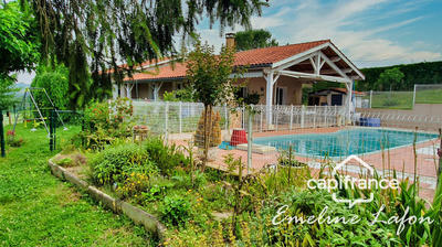 Maison - 196 m² - 8 pièces