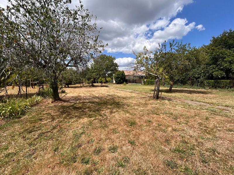 Terrain constructible - 830 m²