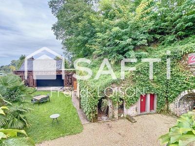 Maison - 203 m² - 7 pièces