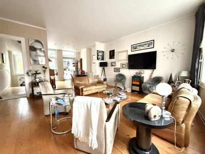 Maison - 207 m² - 9 pièces