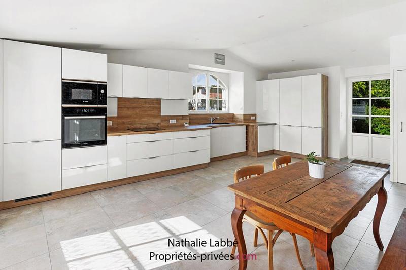 Maison - 210 m² - 9 pièces