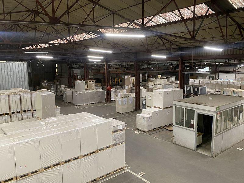 Entrepôt - 5 500 m² - 20 pièces
