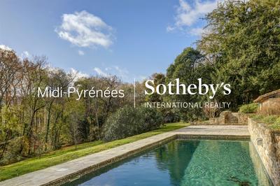 Maison - 458 m² - 12 pièces