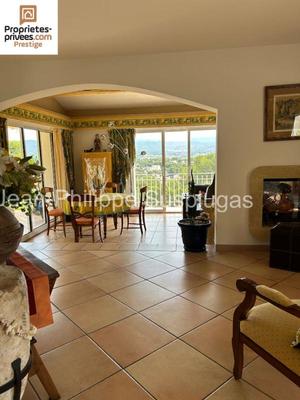 Maison - 180 m² - 7 pièces