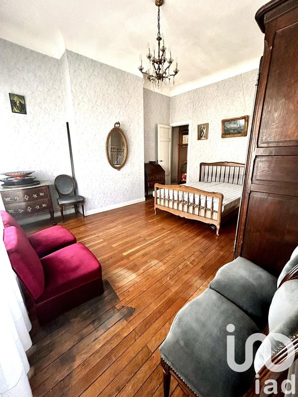 Maison - 227 m² - 9 pièces