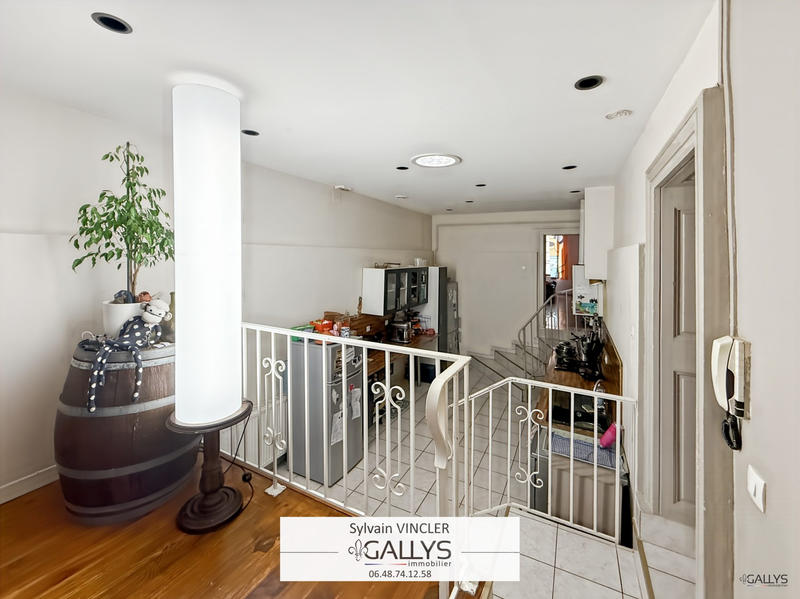 Appartement - 94 m² - 5 pièces