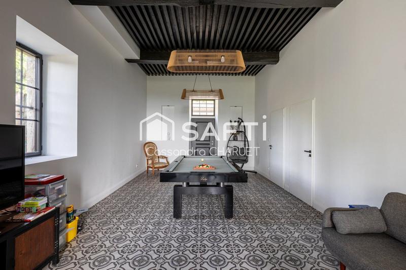 Maison - 300 m² - 8 pièces