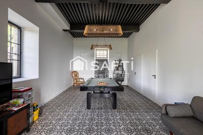 Maison - 300 m² - 8 pièces