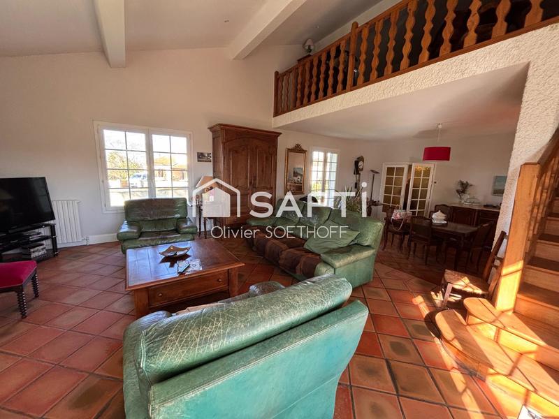 Maison - 220 m² - 8 pièces