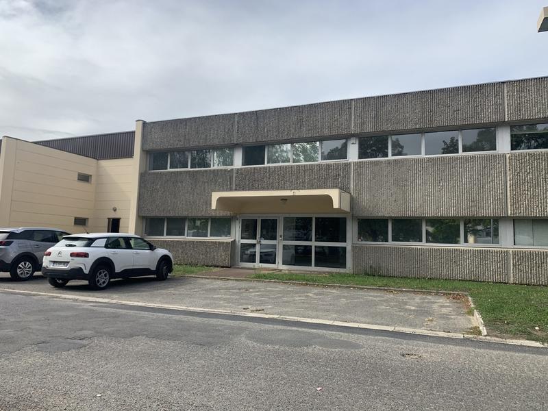 Local d'activités - 1 199 m²