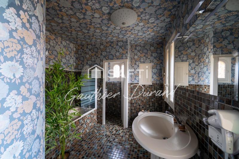 Maison - 421 m² - 14 pièces