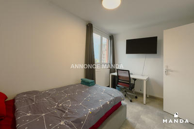 Chambre - 10 m² - 6 pièces