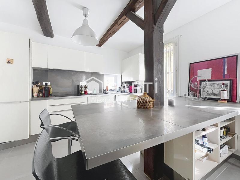 Maison - 180 m² - 11 pièces