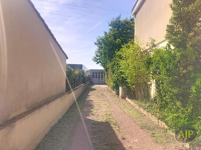 Local d'activité / Entrepôt - 157 m²
