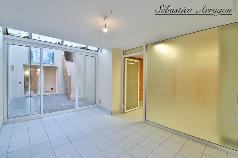 Maison - 460 m² - 14 pièces