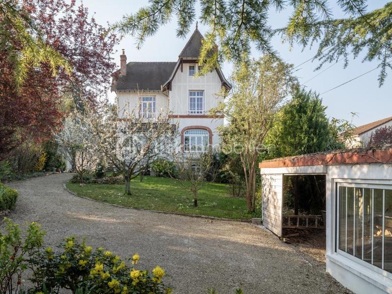 Maison - 170 m² - 9 pièces