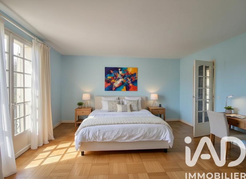 Maison - 213 m² - 8 pièces
