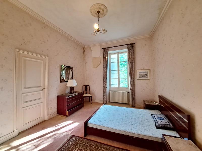 Château - 570 m² - 12 pièces