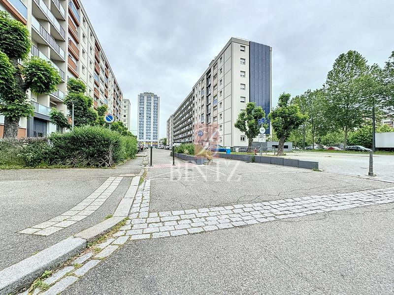 Parking / Garage - 12 m²